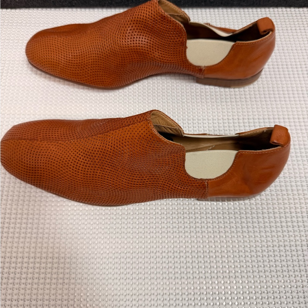Pomme D’Or Perforated Leather Loafers NWOT Made in Italy EU 38 US 7.5